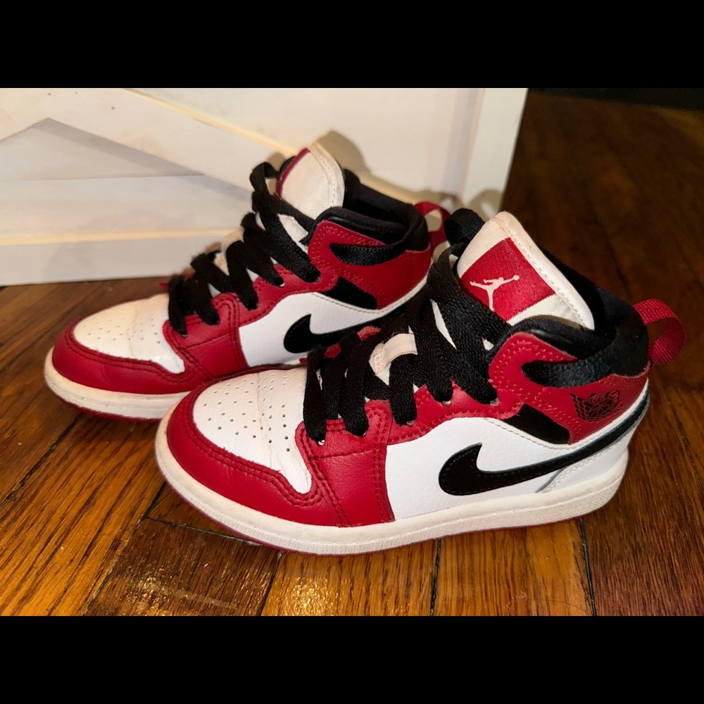 Nike Air Jordan Retro 1 “Chicago” White/Gym Red Mid Toddler Shoes size 11c